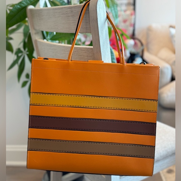 Coach Cashin Tote (C9724) - Picture 2 of 10